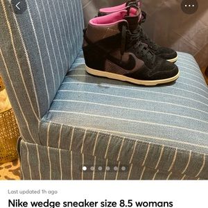 Nike wedge sneaker size 8.5 womans